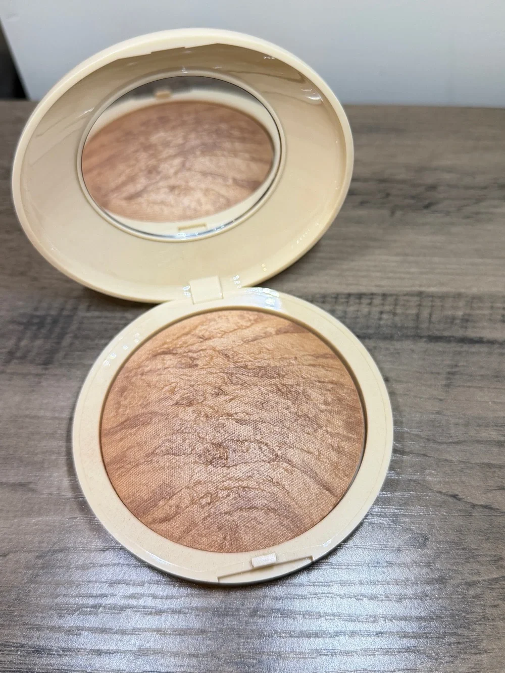 Laura Geller Baked Illuminating Face and Body Bronzer - Golden Hour
